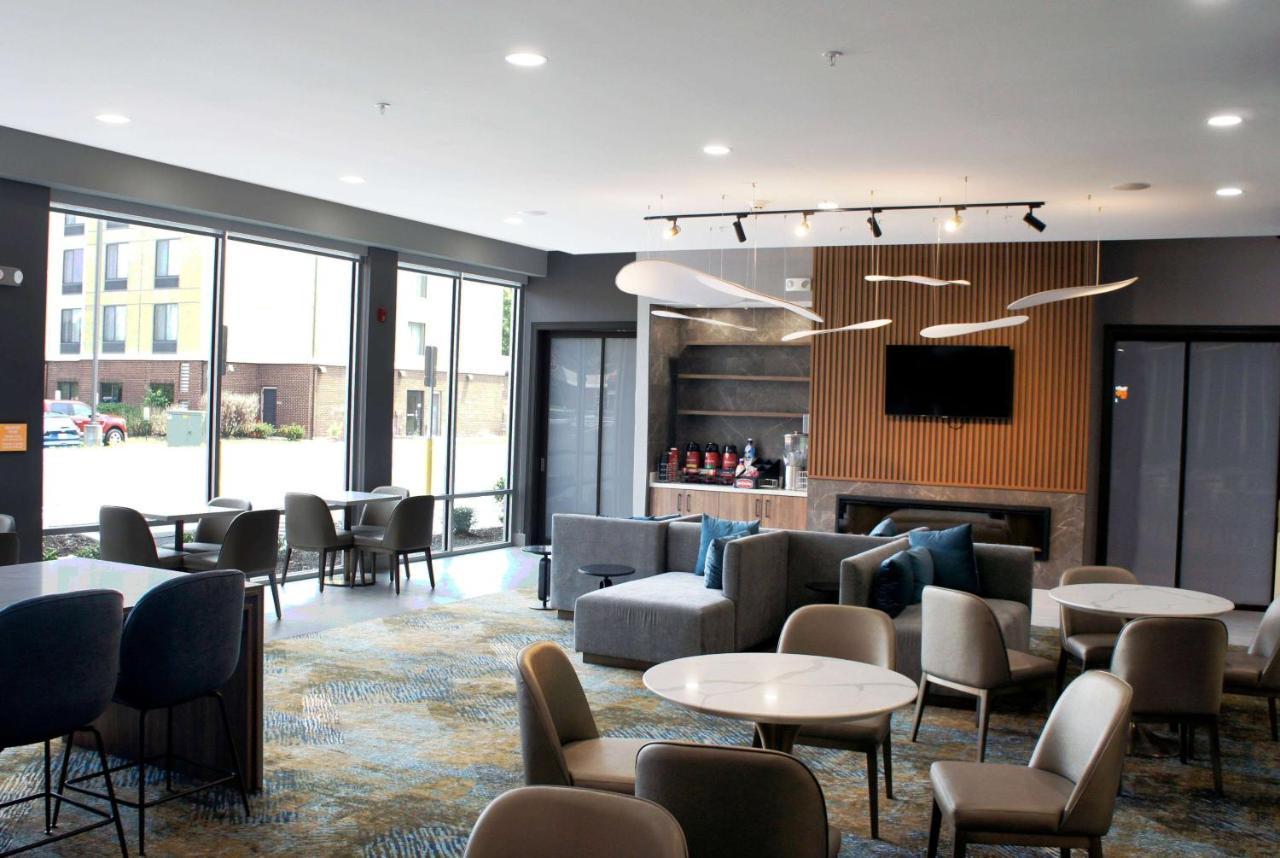 La Quinta Inn & Suites By Wyndham Manchester - Arnold Afb Exterior photo